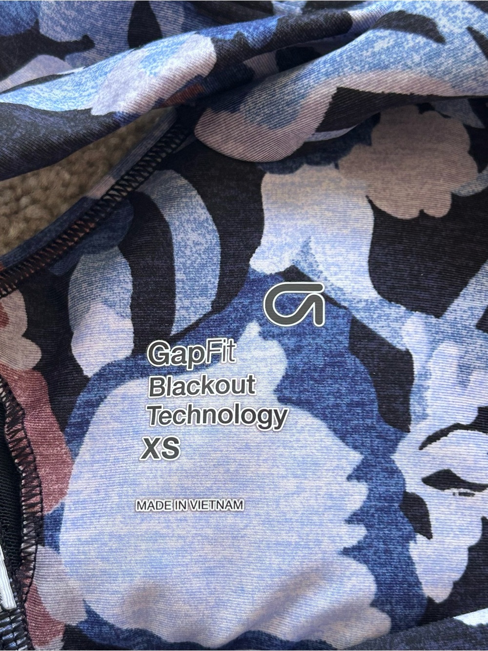 GapFit Blackout Floral Crop Top Sports Bra Keyhole Cross Back Sz XS Blue Purple - Picture 6 of 6